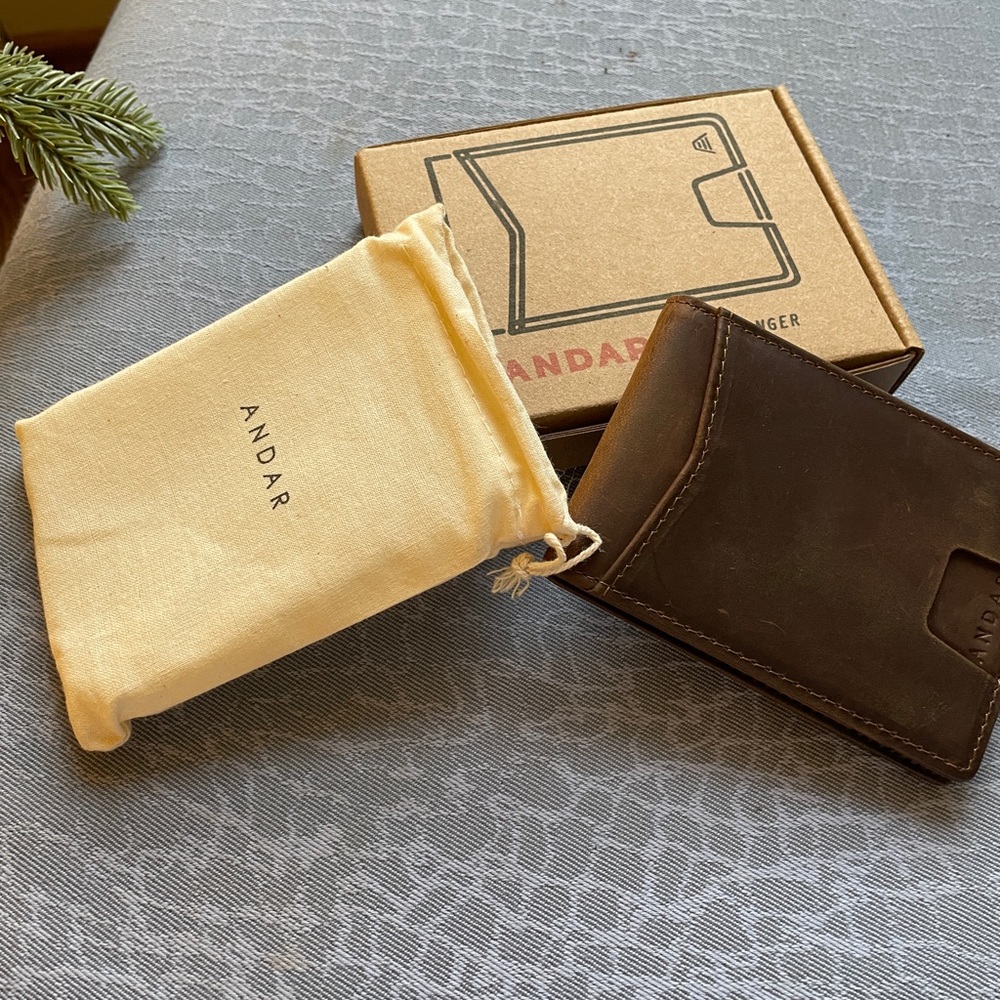 Andar “The Ranger” leather Wallet in saddle brown.